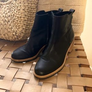 Tom’s marina bootie with block heel